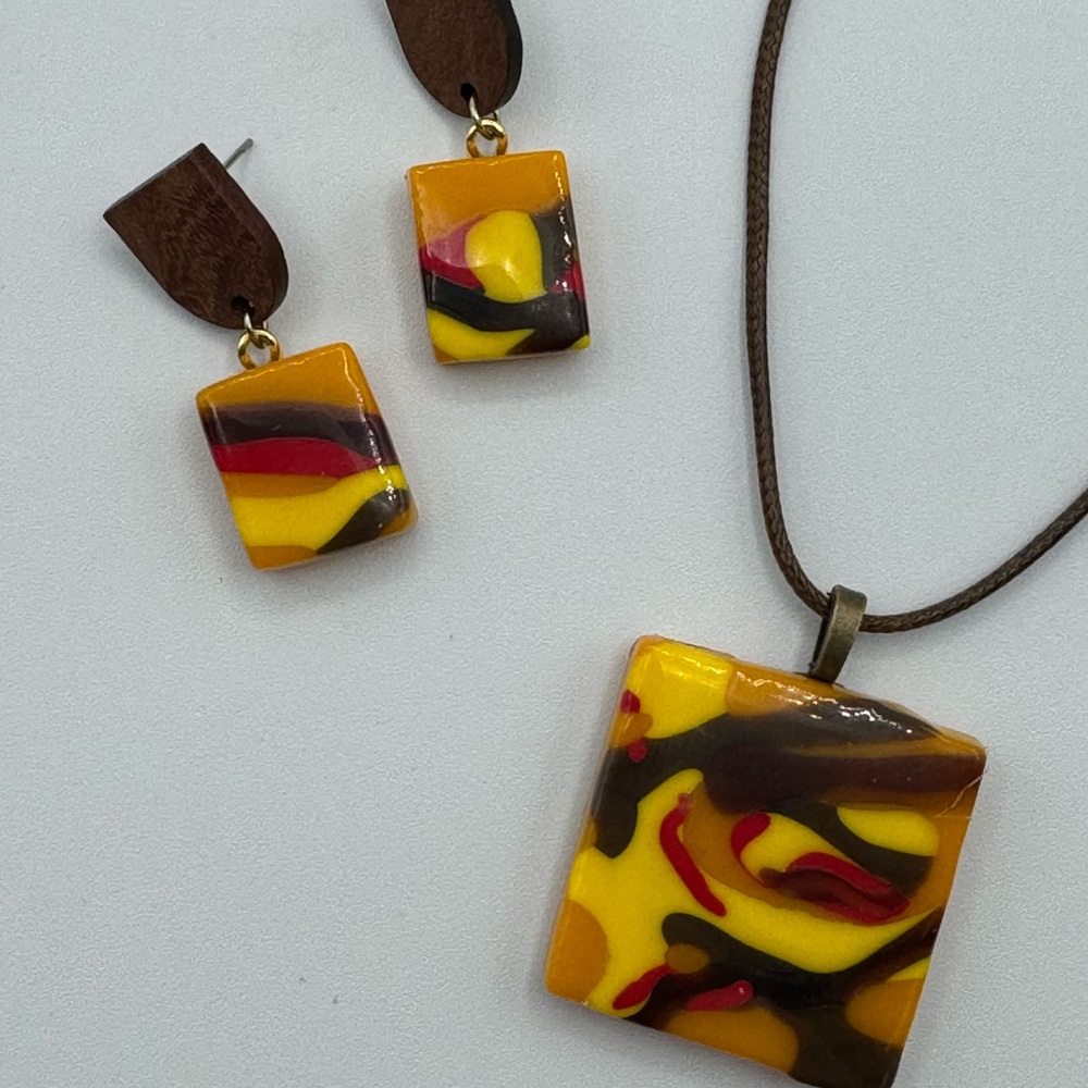 Multicolor Abstract Pendant Necklace and Earrings Set
